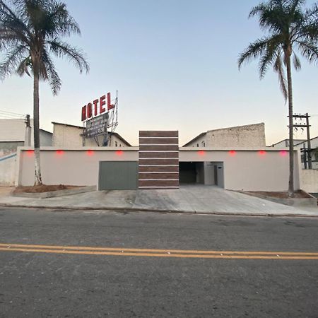 Light Motel - 24 Horas グアルーリョス エクステリア 写真