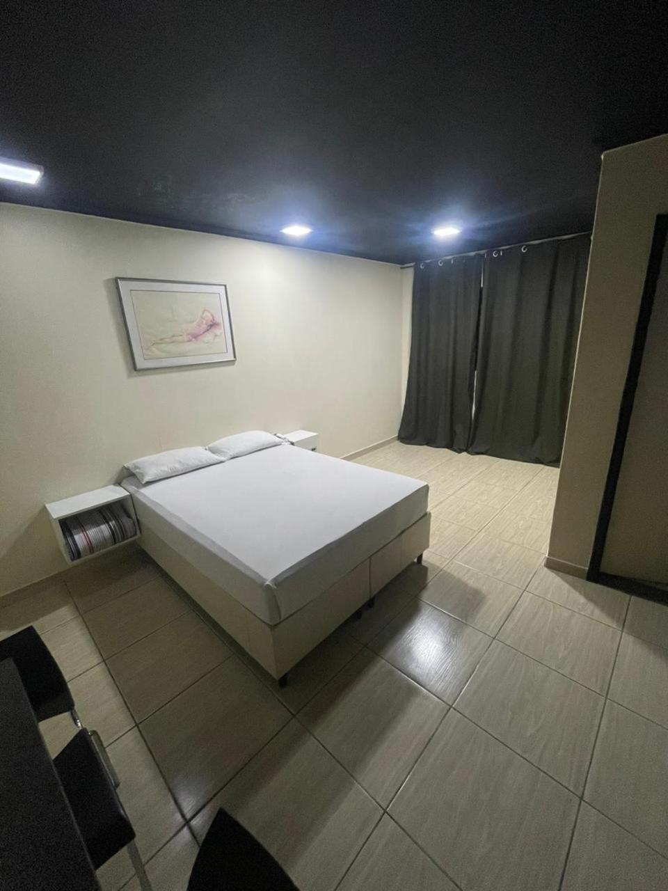 Light Motel - 24 Horas グアルーリョス エクステリア 写真